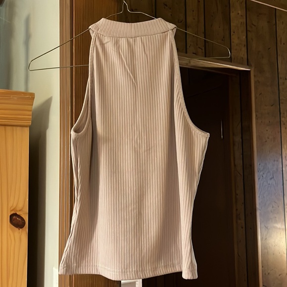 MOTF Tank top. Size Small - Picture 2 of 4